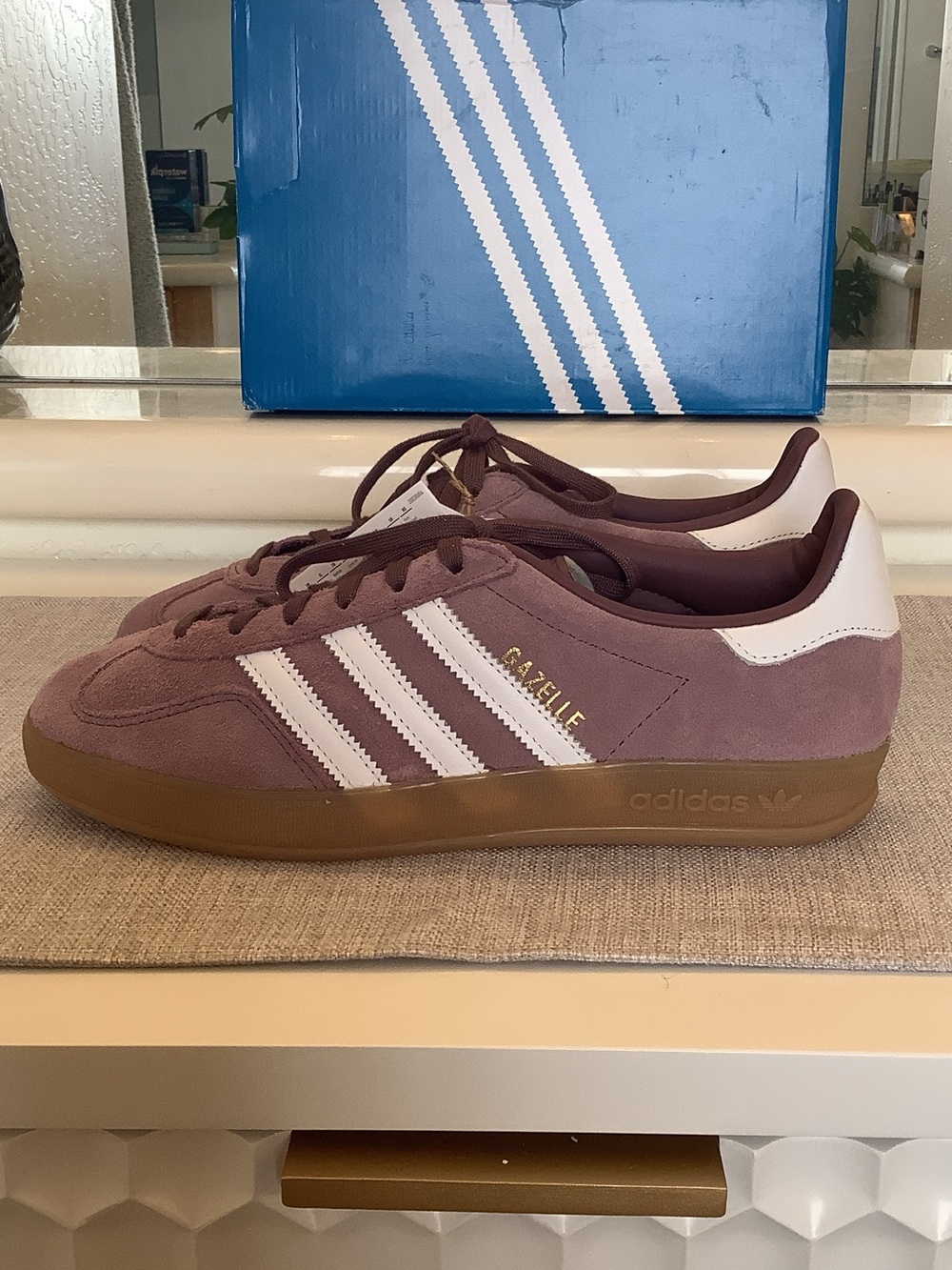 adidas Women’s Gazelle Sneakers in Shadow Fig, size 7.5 - Picture 4 of 10